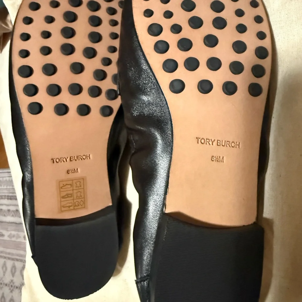 Tory Burch Black Leather Penny Loafers with Gold Logo - Picture 2 of 2